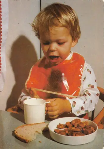 B70493 Kinder essen Ungarn