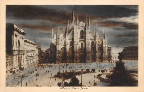 B39411 Milano Piaza Duomo italy