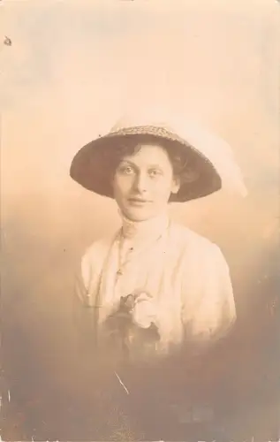 uk38310 lady photo social history real photo uk lot 16 uk watford st albans