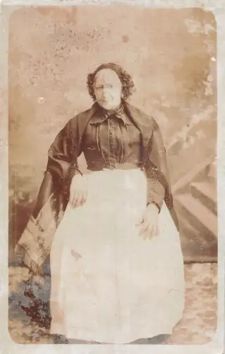 uk38314 old lady photo social history real photo uk lot 16 uk
