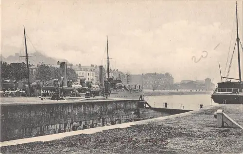 uk38195 bristol dock and HMS Antelope shi bateau war real photo uk lot 15 uk
