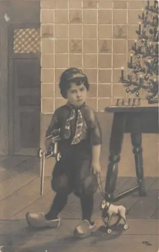 Lot 93 Kind mit Spielzeug Weihnachtsbaumgrüße Ungarn Spielzeug