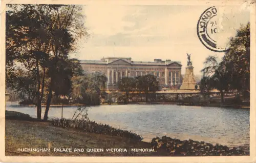 BR94289 Buckingham Palace and Queen Victoria Memorial London UK