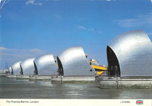 BR91112 the thames barrier london uk