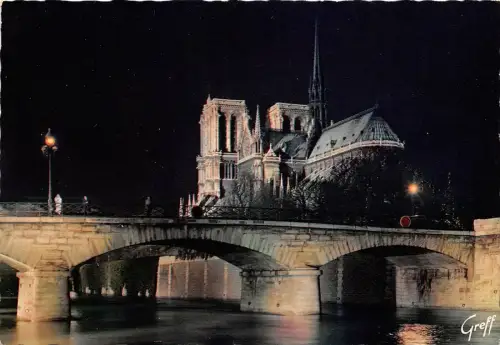 B31496 Paris Notre Dame beleuchtet Frankreich