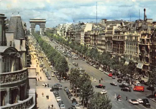 B31526 Paris Les Champ Elysees Et l`Arc de Triomphe france