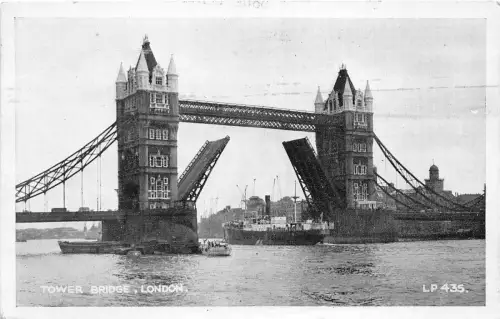 BR58140 Tower Bridge Schiff Bateaux London UK