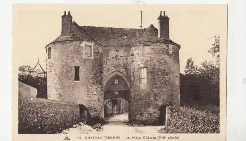 BF16884 le vieux chateau chateau thierry france front/back image