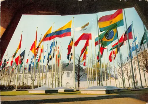 B31265 Paris Palais de L`unesco Les Drapeaux france