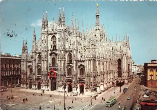 BG17835 milano il duomo bus italy