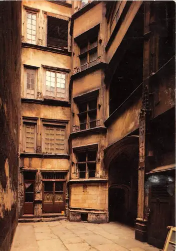 BR3646 Le vieux rue Saint Jean La coeur Lyon france