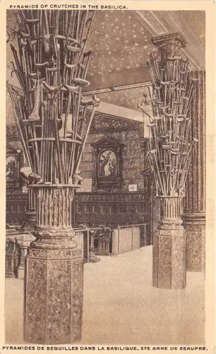 B5113 Pyramides de Bequilles dans la Basilique Ste Anne de Beaupre