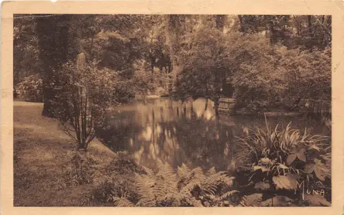 B74809 au parc monceau vue pastielle de la naumachie Paris france