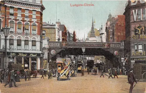 BR59910 ludgate circus chariot london uk