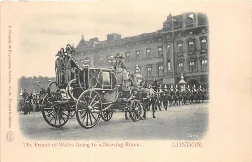 B85857 der Prinz von Wales geht in einen Salon Wagen Royalty London UK