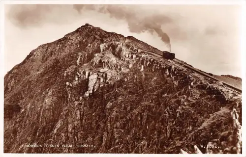 BR77398 Snowdon Zug bei Gipfelwales Echtfoto