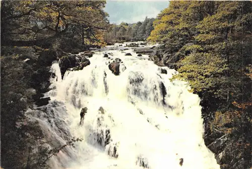 uk46153 flache Fälle zwischen coed wales uk Wasserfall