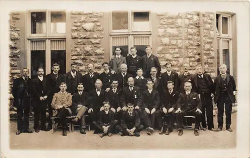 Lot315 Sozialgeschichte Männer Gruppenfoto Echtfoto UK Wales Llandudno