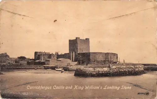 BR79545 Carrickfergus Castle und König Williams Landungsstein Nordirland