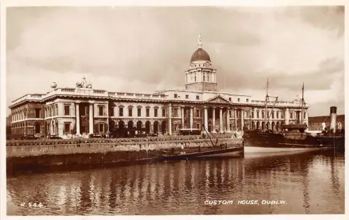 br109903 custom house dublin irland echtfoto