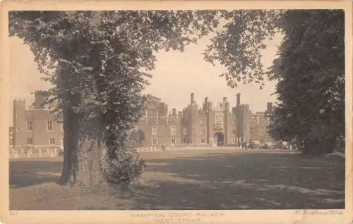 BR80711 Hampton Court Palace West Front UK