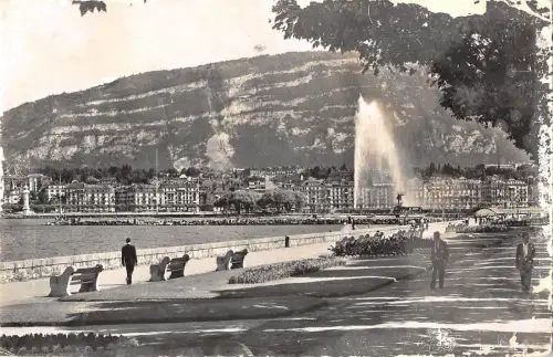 BT2582 Le Quai Wilson et le saleve Geneve Schweiz