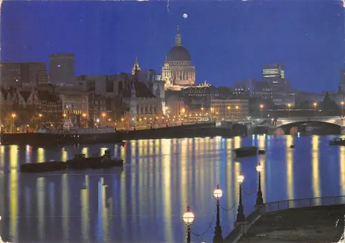 BR83350 London St Paul S Kathedrale und Themse bei Nacht UK