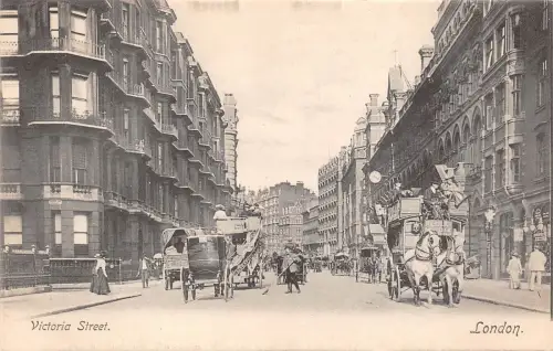 BR65819 Doppeldecker Streitwagen Victoria Street London UK
