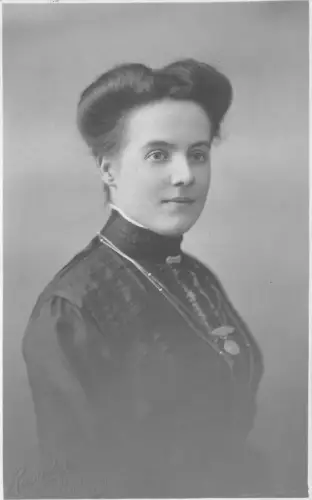 Lot 98 woman glamour social history england ramsden leicester