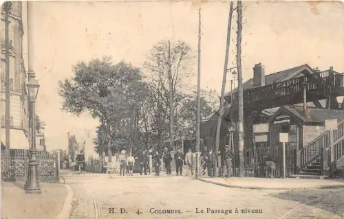 Lot185 colombes frankreich der Bahnübergang Bahnhof