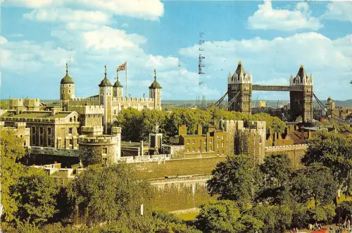 B86671 the tower of london uk