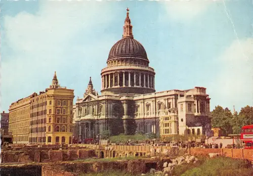 BT17973 st paul cathdral london uk