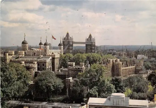 Bg32784 tower of london the tower and tower bridge uk