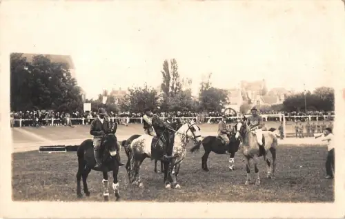BR81716 London Reiten Echtfoto UK