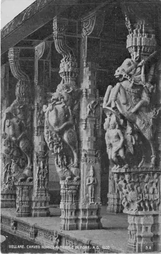 Lot 32 Vellore geschnitzte Pferde im Tempel in Fort India