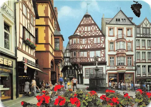 BG6008 Marktplatz mit Rathaus Bernkastel Kues an der Mosel Germany