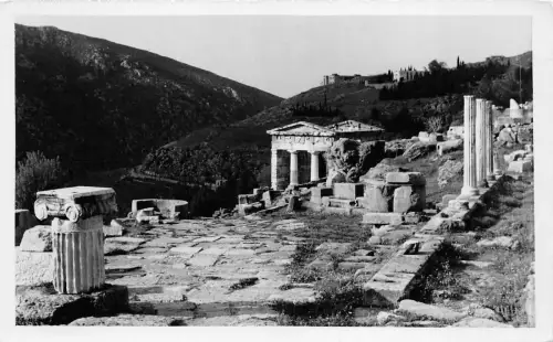 BF2414 Delphi Heiliger Weg mit Schatzhäusern der Athener Echtfoto Griechenland