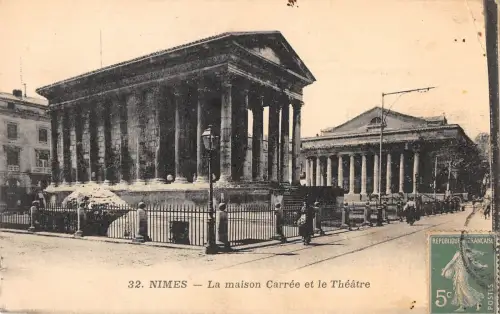 BF6432 la maison carree et le theatre nimes france Frankreich
