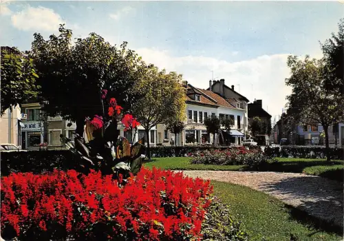 BR810 Frankreich Villenauxe la Grande La place Clemenceau