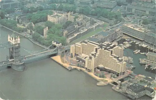 uk11366 tower hotel tower bridge tower of london uk