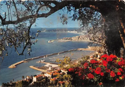 BR9820 menton vue sur port france