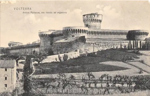 bg18415 volterra Antica fortezza ora ridotta ad ergastolo italy