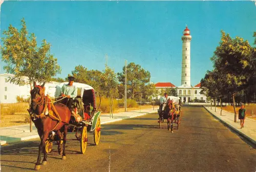 BR8392 Algrave Vila real St Antonio Phare et typiques chars portugal