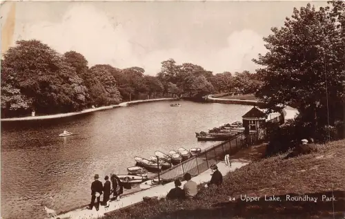 br109728 Upper Lake Roundhay Park Echtfoto UK