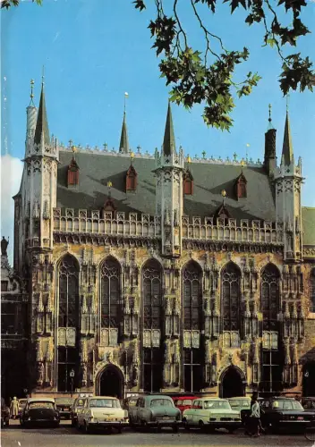 B67768 Belgien Brügge Rathaus Autos Voitures