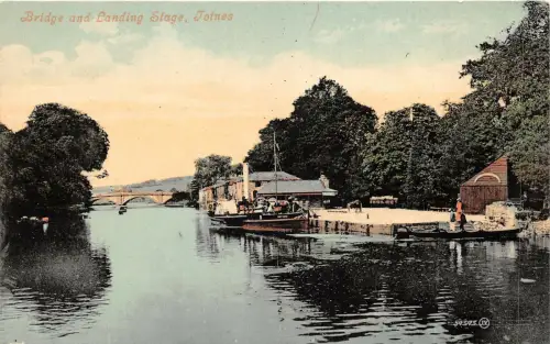 br107731 brücke und landing stage totnes uk
