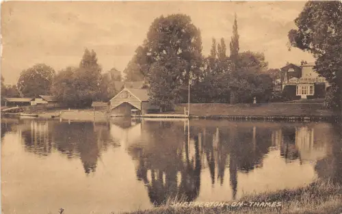 BR62572 shepperton on thames uk