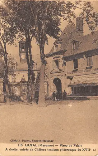 BR42813 Laval Place du Plais Frankreich