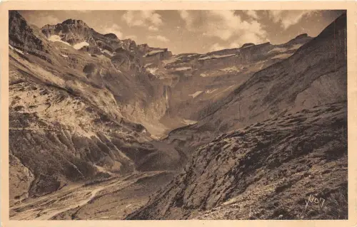 B38740 Les Pyrenees Cirque de Gavarnie france