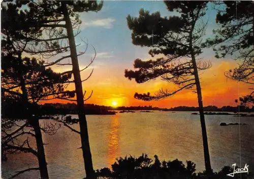 B51152 Coucher de soleil sur la cote Bretone france